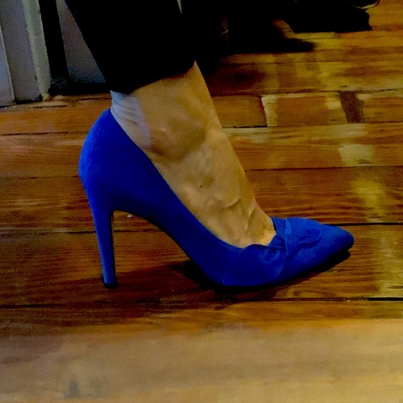 Blue suede pumps - Picture 6 of 9